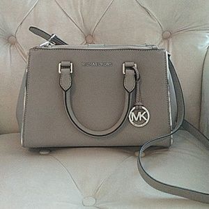 💥SALE!!! Michael Kors medium leather satchel